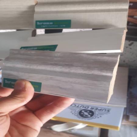 قیمت انواع قرنیز 9 سانتی چوب پلاست